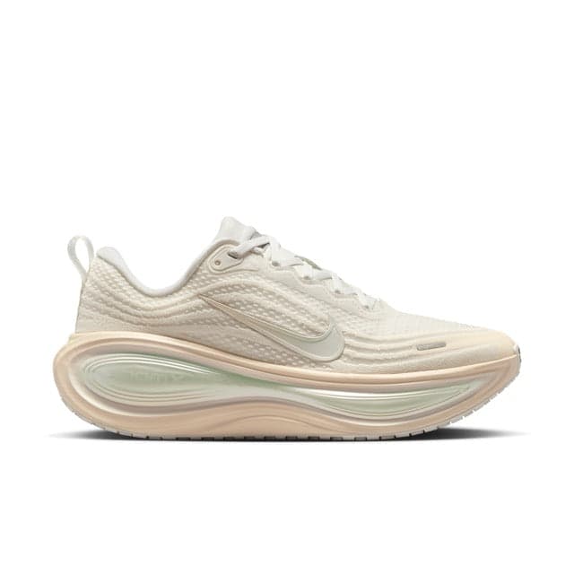 Nike Vomero Plus – Summit White Chalk Phantom Pure Platinum