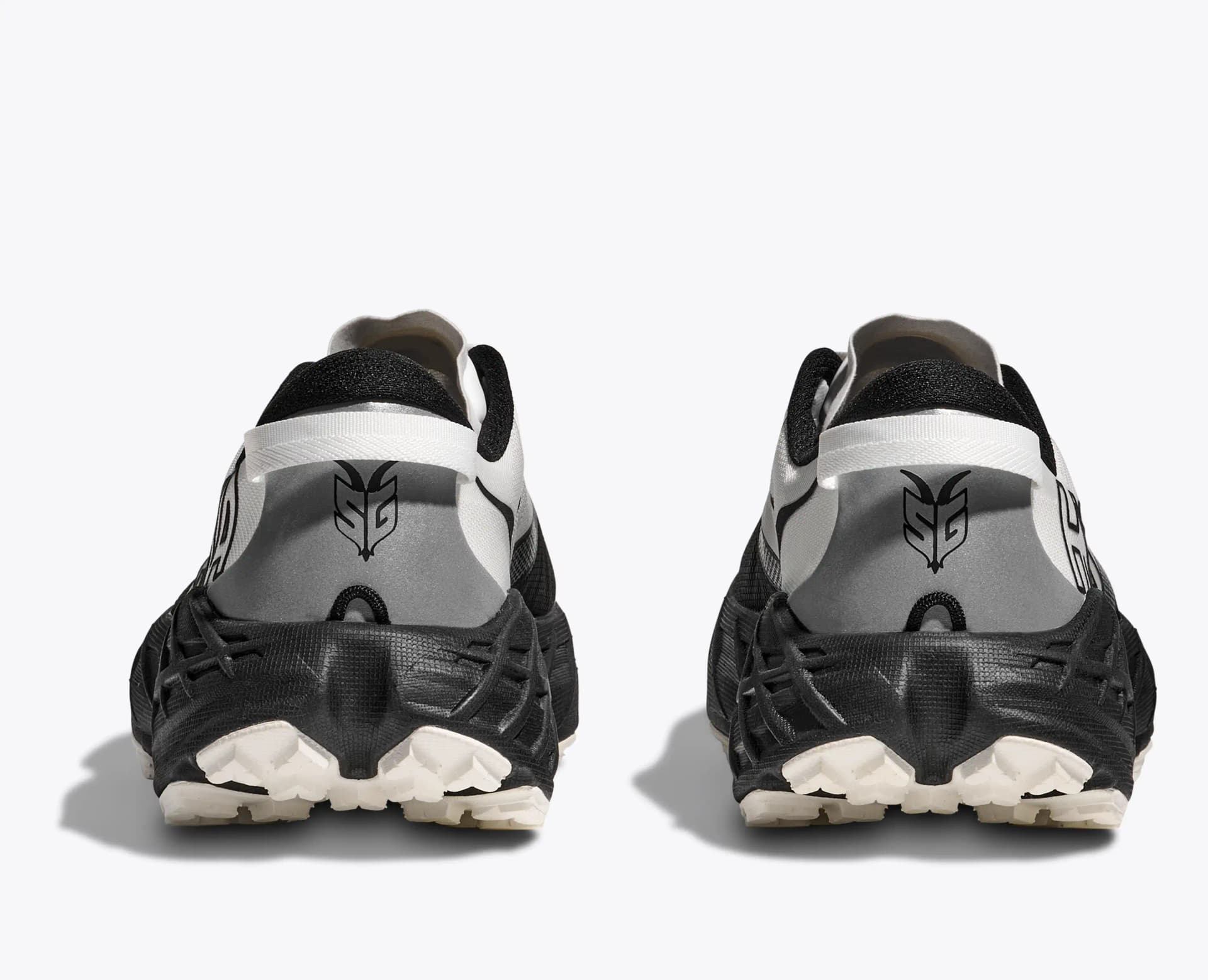 HOKA Speedgoat 7 – Black / White — 5