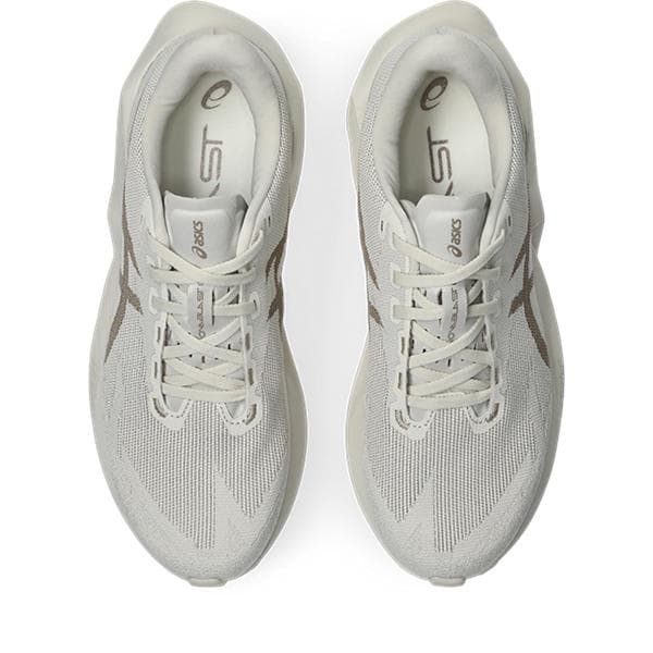ASICS Novablast 6 – Soft Oat Greige — 7