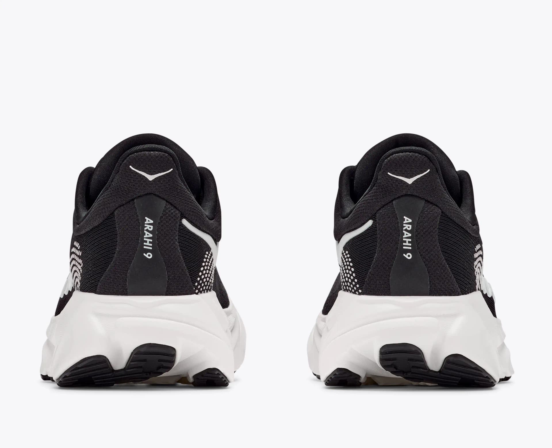 HOKA Arahi 9 – Black / White — 5